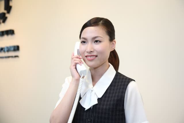 内線電話と受付システム、本当はどっちがお得なの？