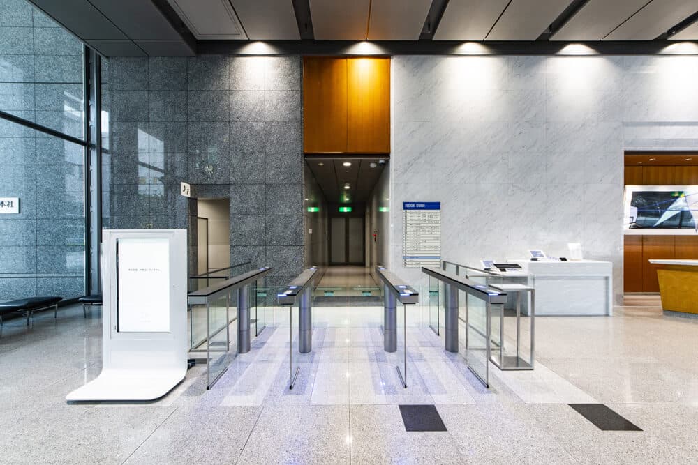 セキュリティゲート・フラッパーゲートとは？導入理由や導入メリットを丁寧に解説