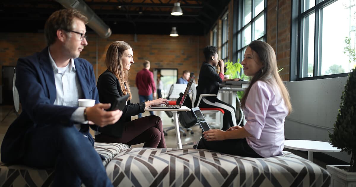 SDGs達成のカギを握るディーセントワーク。注目の背景やその取り組み