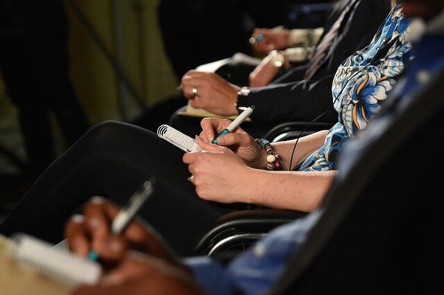 若手社員必見！ Teams Web会議でかんたんに議事録を作成しよう！