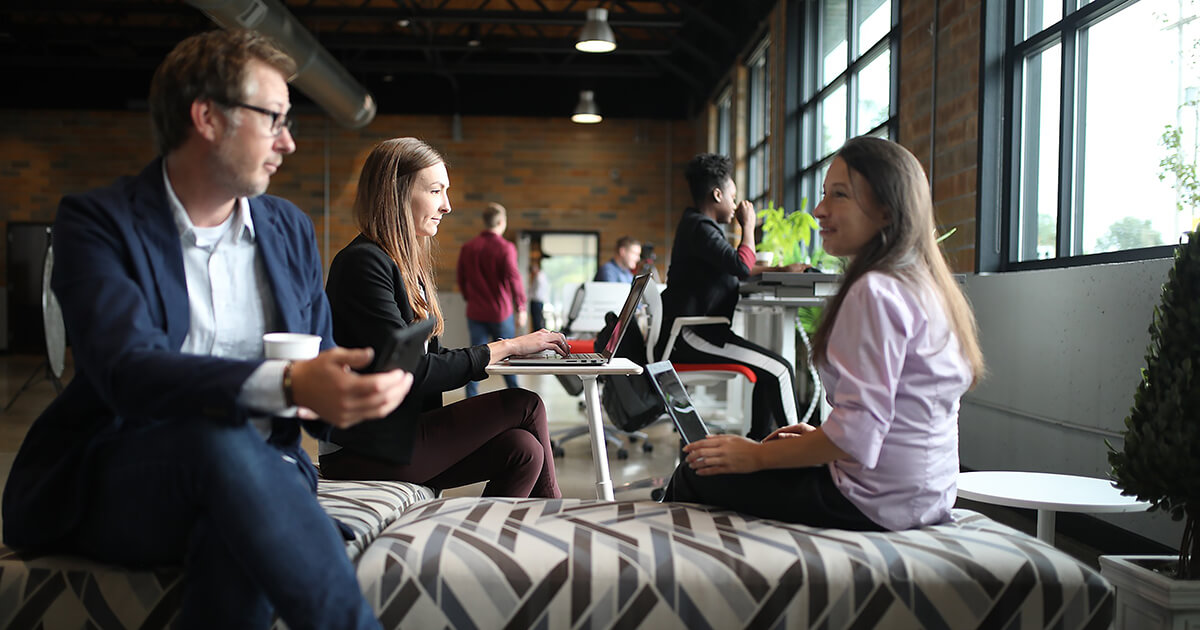 SDGs達成のカギを握るディーセントワーク。注目の背景やその取り組み